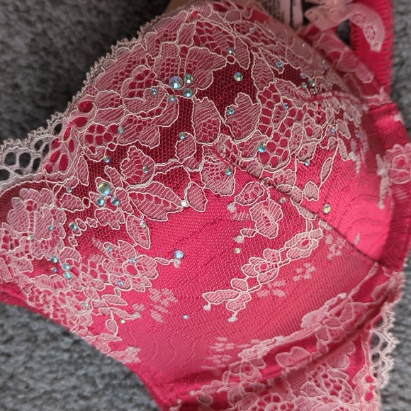 VS pushup bra NWT - Picture 3 of 3